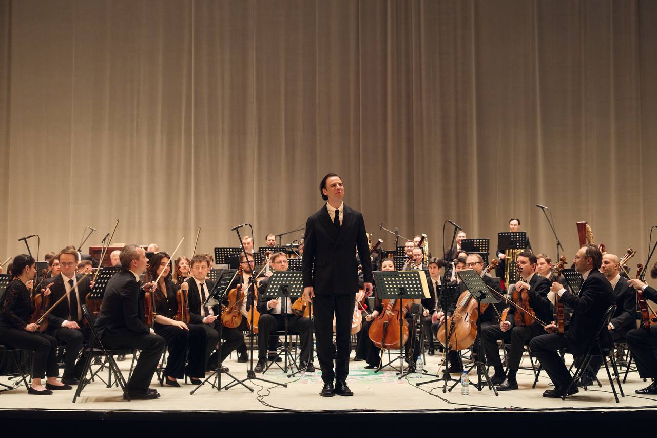 Performance of the musicAeterna orchestra conducted by Teodor Currentzis