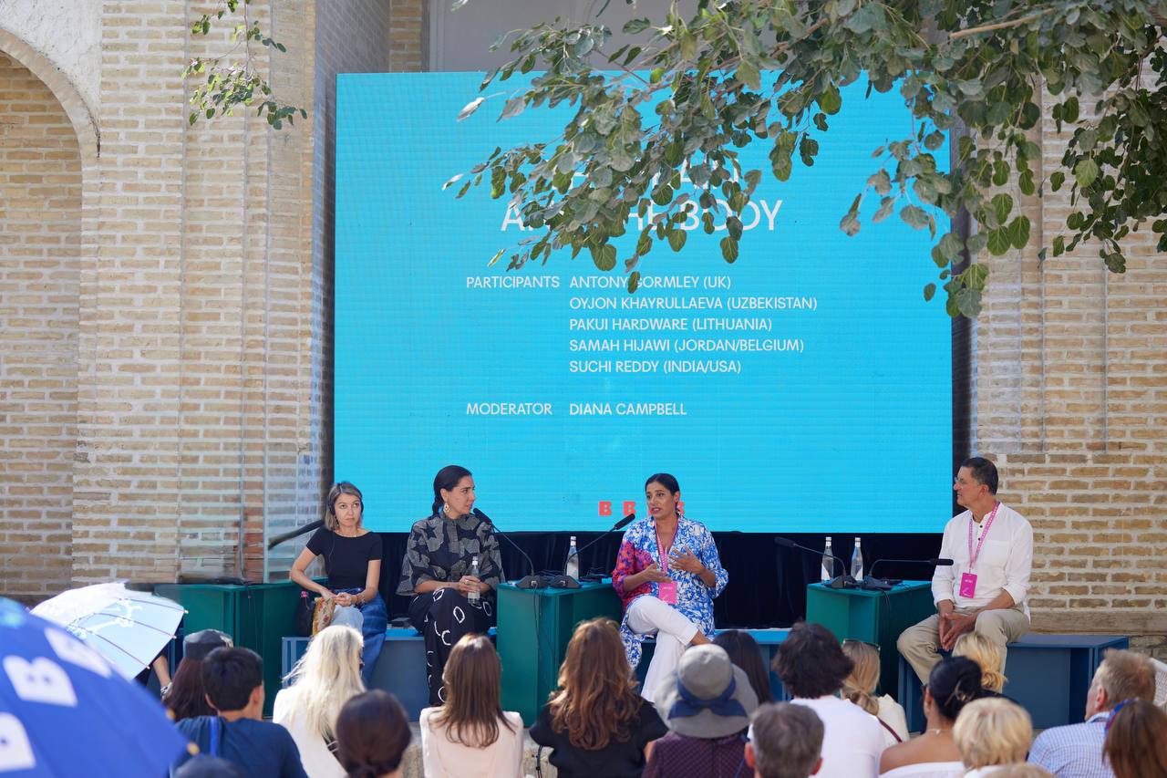 “Mind and Body” Discussion at Bukhara Biennale Features Anthony Gormley and Other Artists