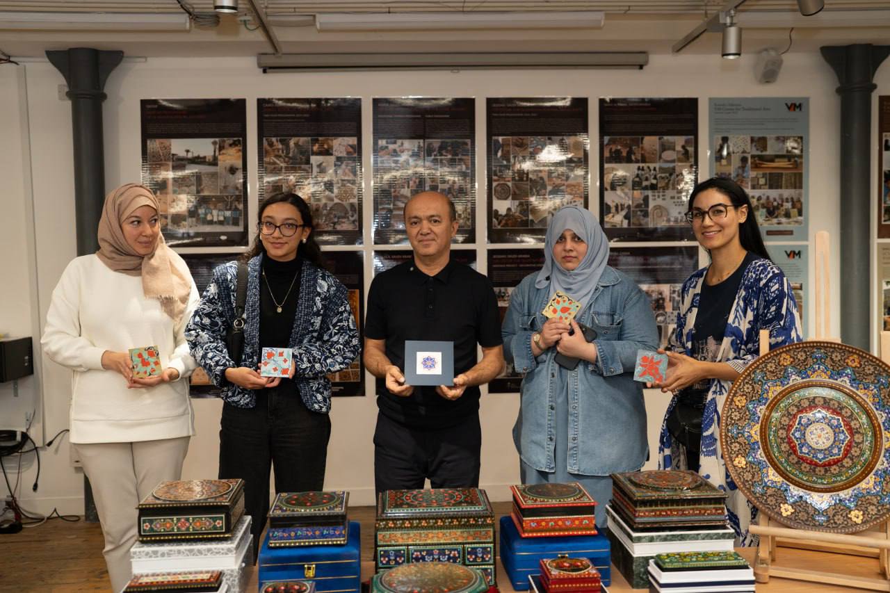 В Лондоне прошёл мастер-класс по узбекской миниатюре