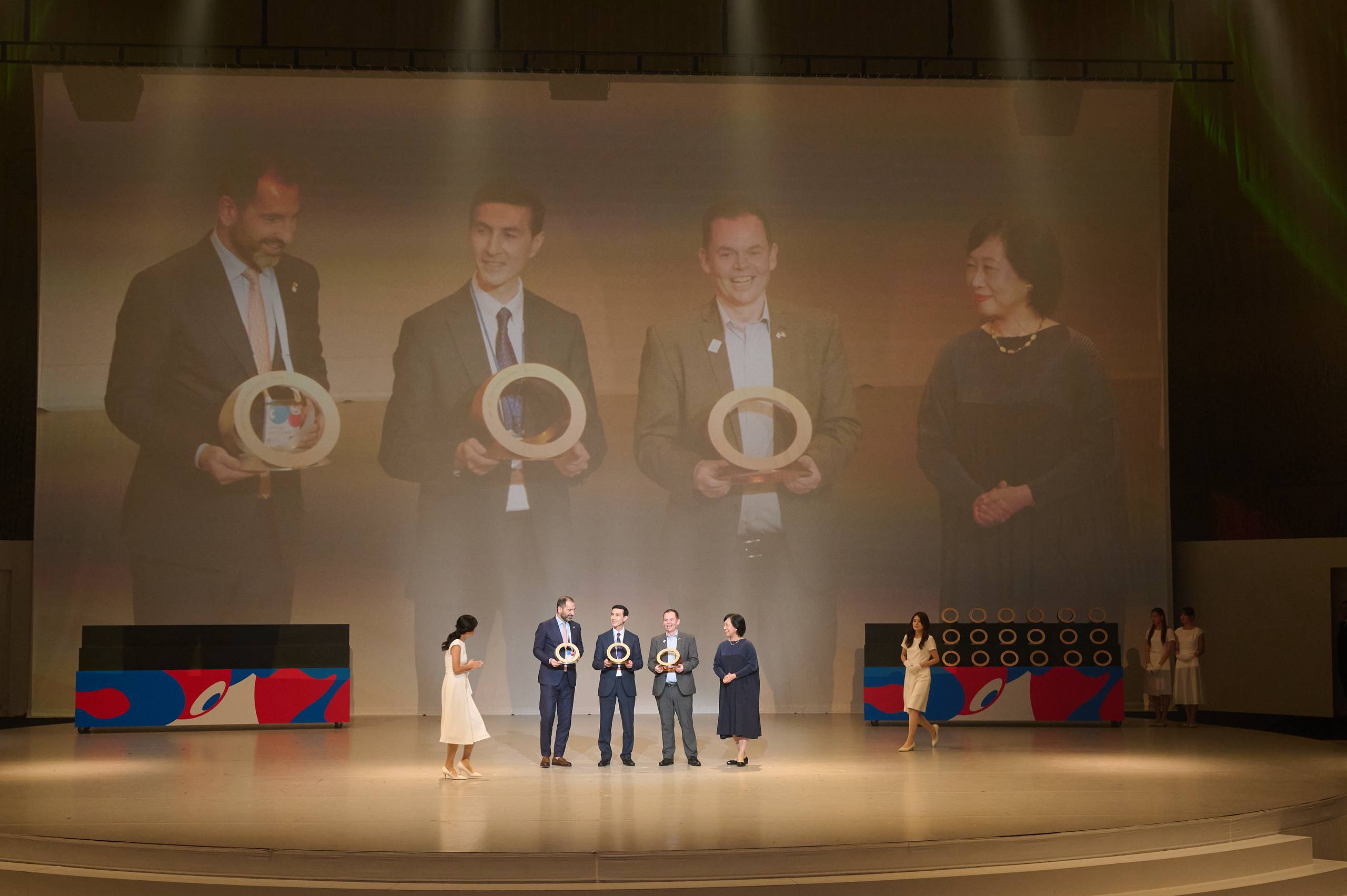 Osaka EXPOda O‘zbekiston pavilyoni oltin medal bilan taqdirlandi