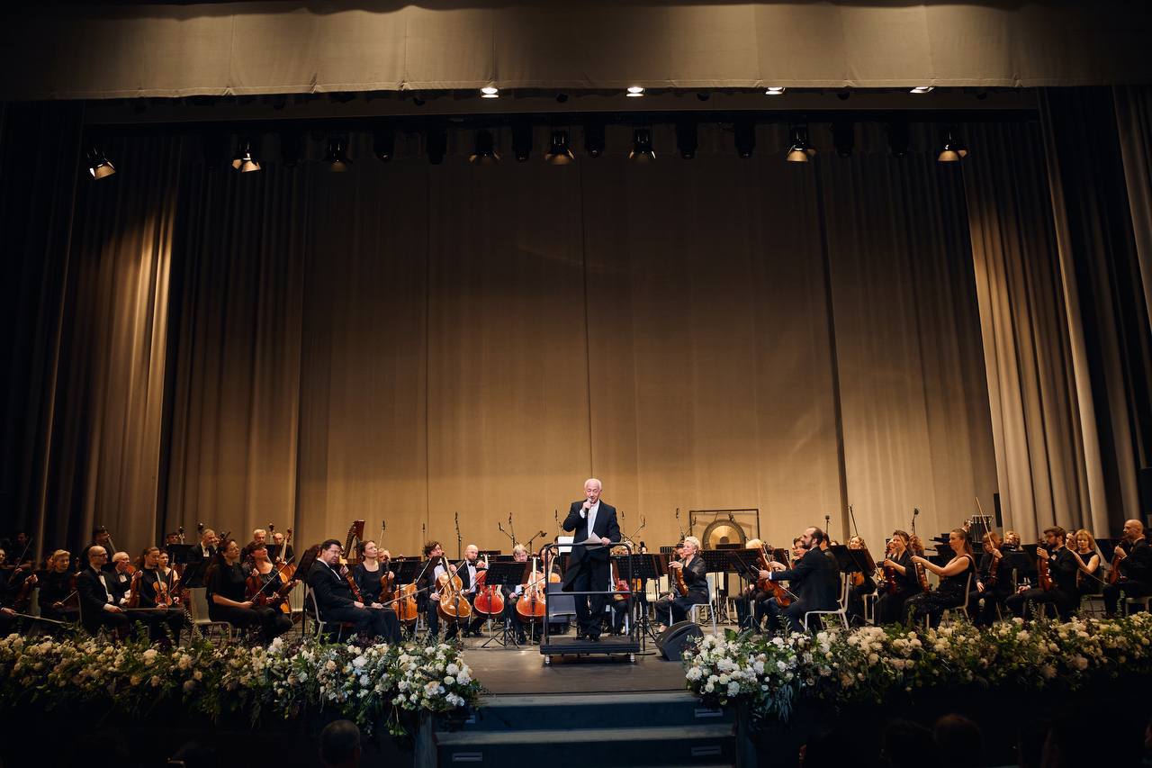 Vladimir Spivakov and Ekaterina Mechetina perform in Tashkent