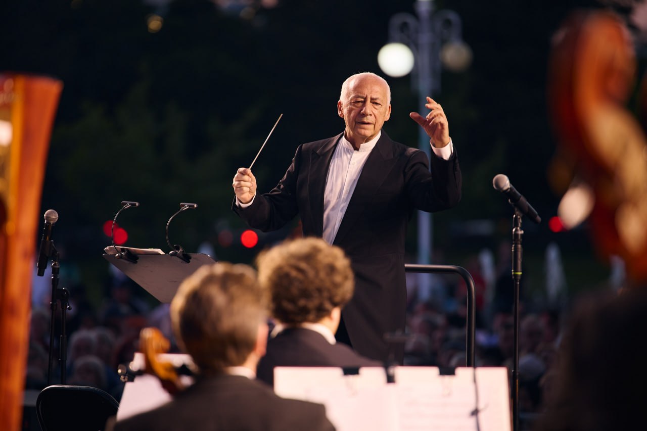 Vladimir Spivakov and Hibla Gerzmava perform in Tashkent