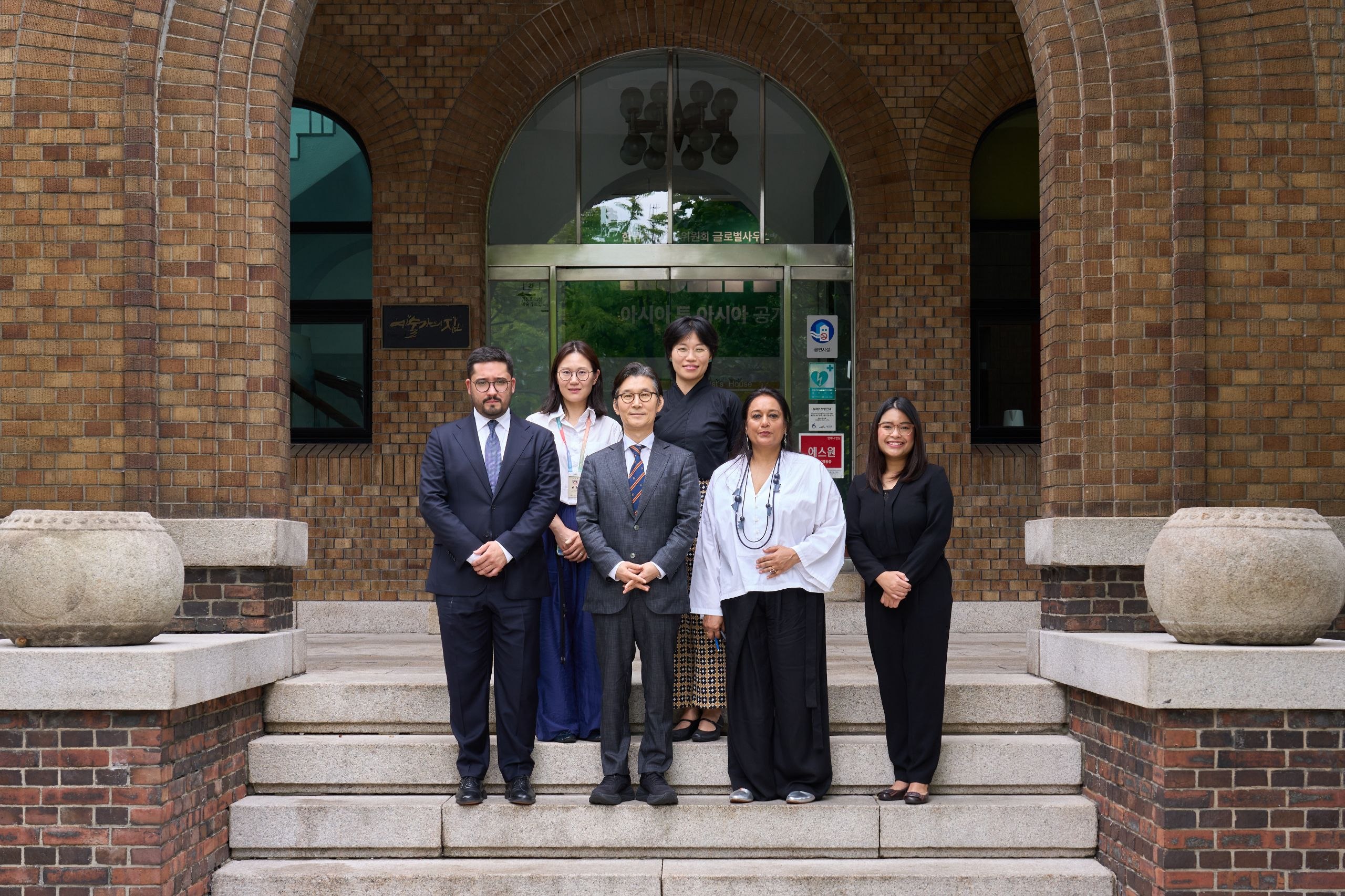 Azizbek Mannopov meets with leaders of major Asian cultural organisations