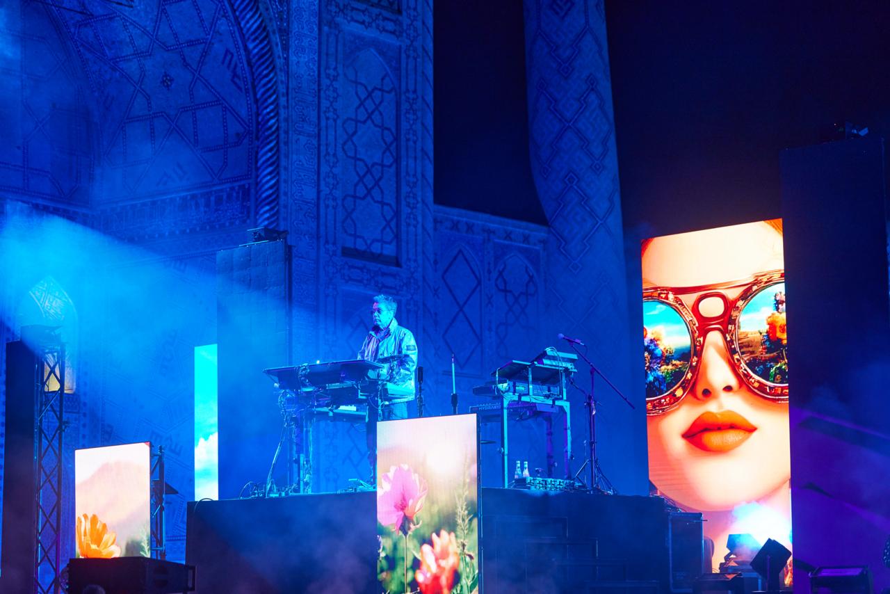 jean-michel-jarre-performs-spectacular-audiovisual-concert-at-registan-square-during-43rd-unesco-general-conference